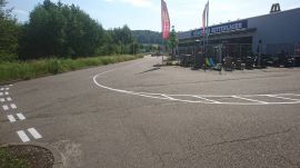 Fahrbahnmarkierung - Ladenbau